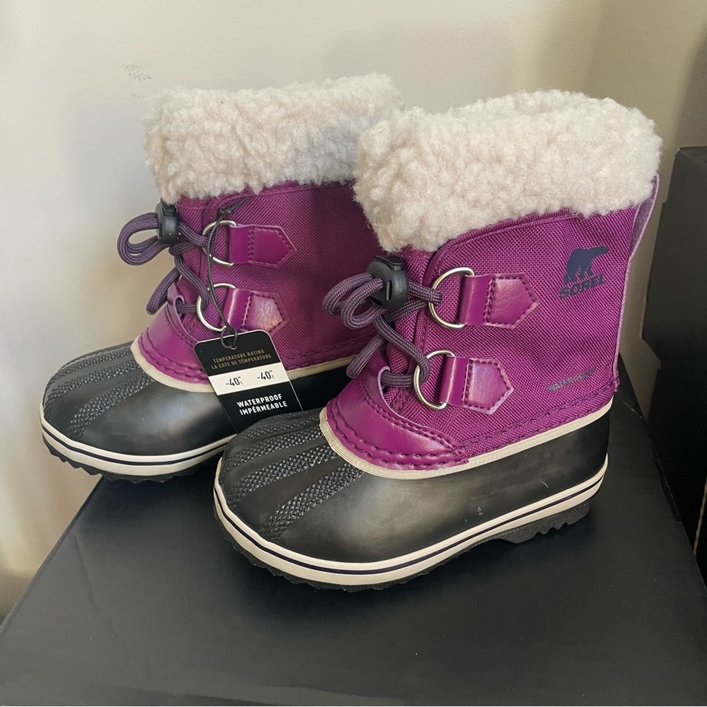 SOREL Youth Yoot Pac Nylon Boots in Black Size 9